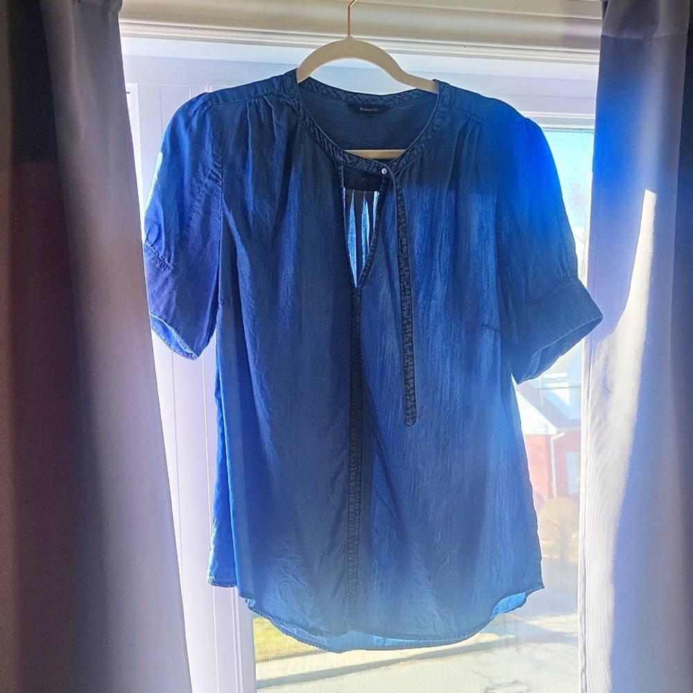 Blouse appearance of jeans material